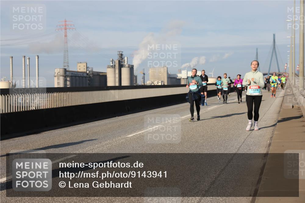 03.10.2025 - Köhlbrandbrückenlauf Lena Gebhardt http://msf.ph/oto/9143941 03.10.2025 10:01:43 Position 2  meine-sportfotos.de