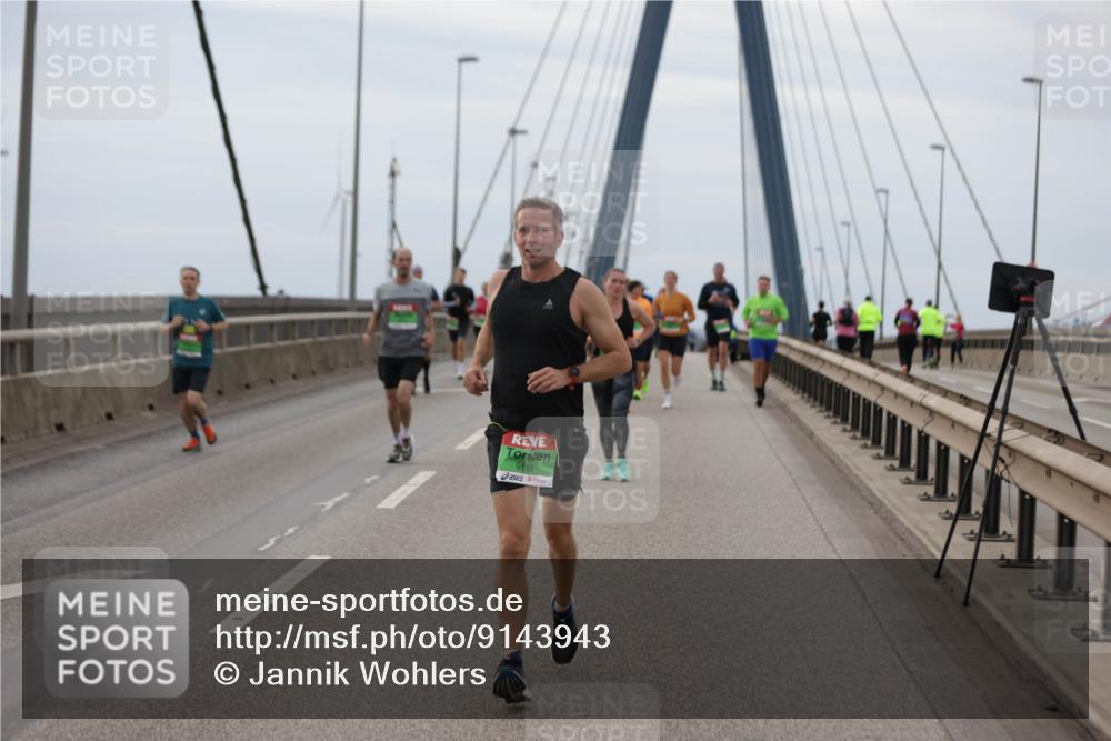 03.10.2025 - Köhlbrandbrückenlauf Jannik Wohlers http://msf.ph/oto/9143943 03.10.2025 15:45:16 Position 1 9110 meine-sportfotos.de
