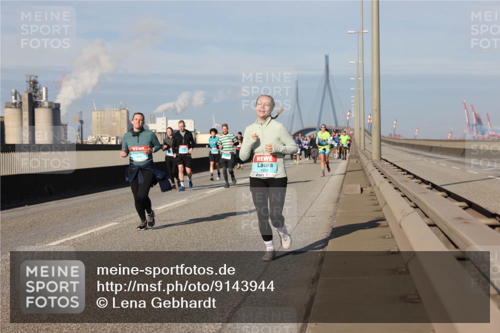 03.10.2025 - Köhlbrandbrückenlauf Lena Gebhardt http://msf.ph/oto/9143944 03.10.2025 10:01:44 Position 2 1954 meine-sportfotos.de
