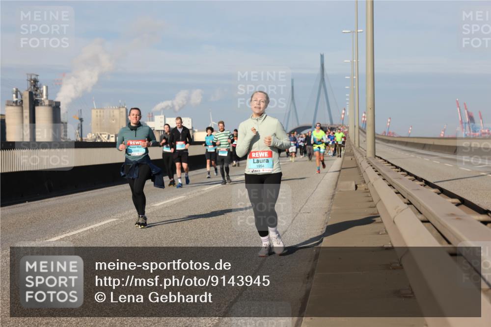 03.10.2025 - Köhlbrandbrückenlauf Lena Gebhardt http://msf.ph/oto/9143945 03.10.2025 10:01:44 Position 2 2099, 1954 meine-sportfotos.de