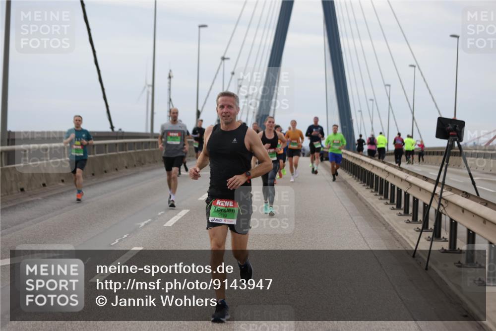03.10.2025 - Köhlbrandbrückenlauf Jannik Wohlers http://msf.ph/oto/9143947 03.10.2025 15:45:16 Position 1 9110 meine-sportfotos.de