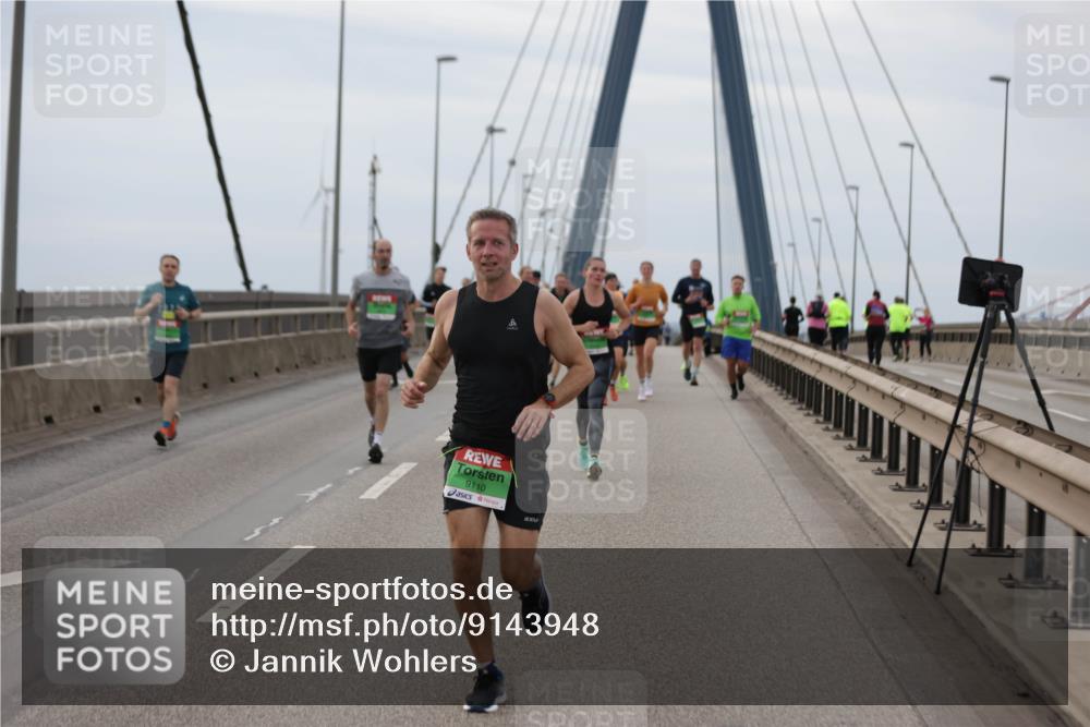 03.10.2025 - Köhlbrandbrückenlauf Jannik Wohlers http://msf.ph/oto/9143948 03.10.2025 15:45:16 Position 1 9110, 2 meine-sportfotos.de