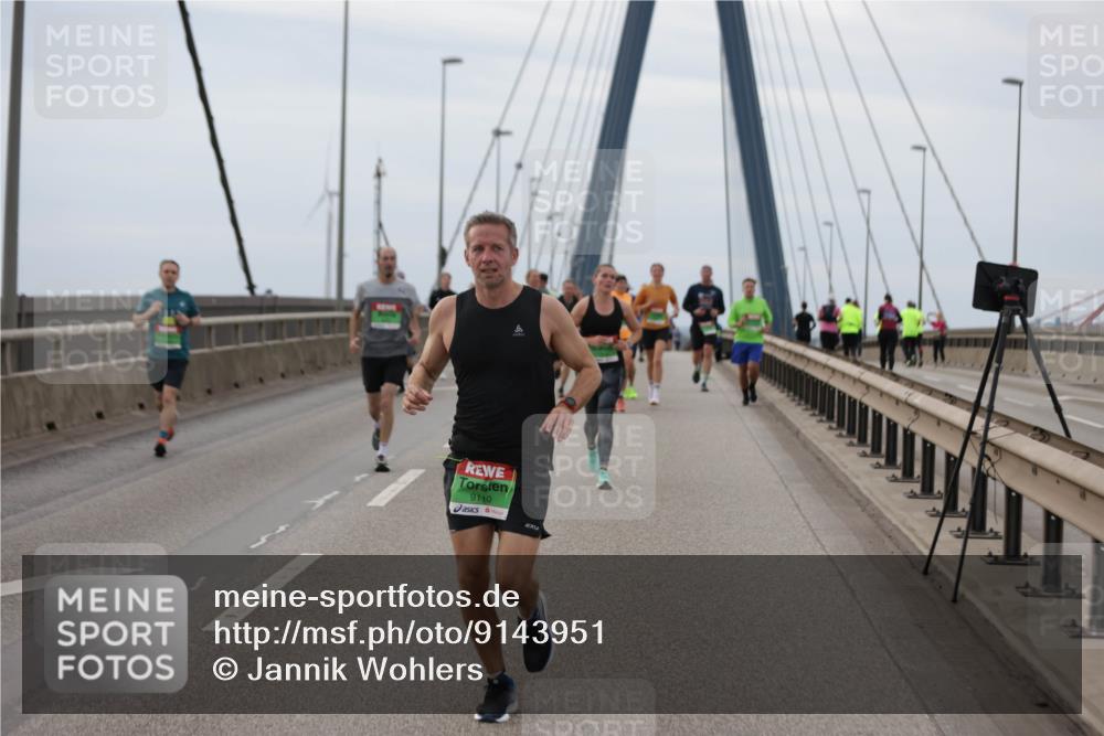 03.10.2025 - Köhlbrandbrückenlauf Jannik Wohlers http://msf.ph/oto/9143951 03.10.2025 15:45:16 Position 1 9110 meine-sportfotos.de