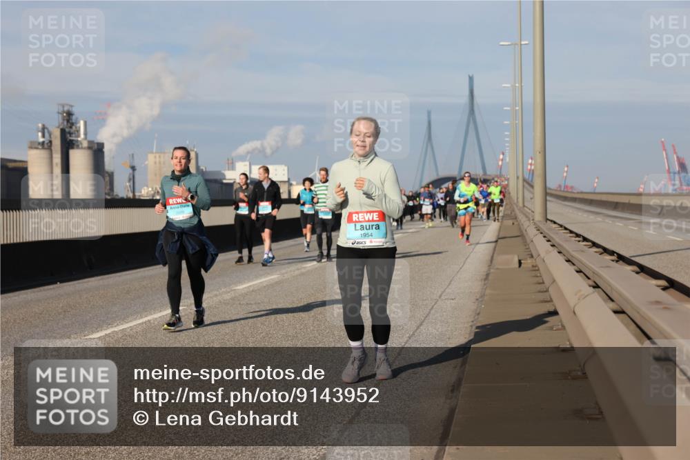 03.10.2025 - Köhlbrandbrückenlauf Lena Gebhardt http://msf.ph/oto/9143952 03.10.2025 10:01:44 Position 2 1954 meine-sportfotos.de
