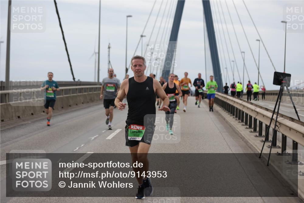 03.10.2025 - Köhlbrandbrückenlauf Jannik Wohlers http://msf.ph/oto/9143953 03.10.2025 15:45:16 Position 1 9110 meine-sportfotos.de