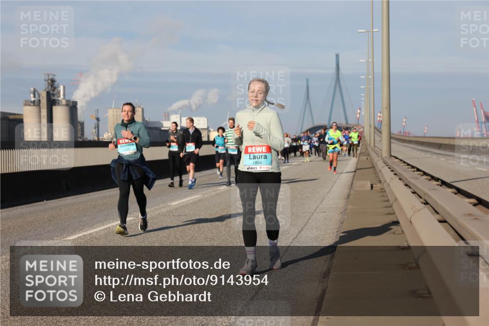 03.10.2025 - Köhlbrandbrückenlauf Lena Gebhardt http://msf.ph/oto/9143954 03.10.2025 10:01:44 Position 2 1954 meine-sportfotos.de
