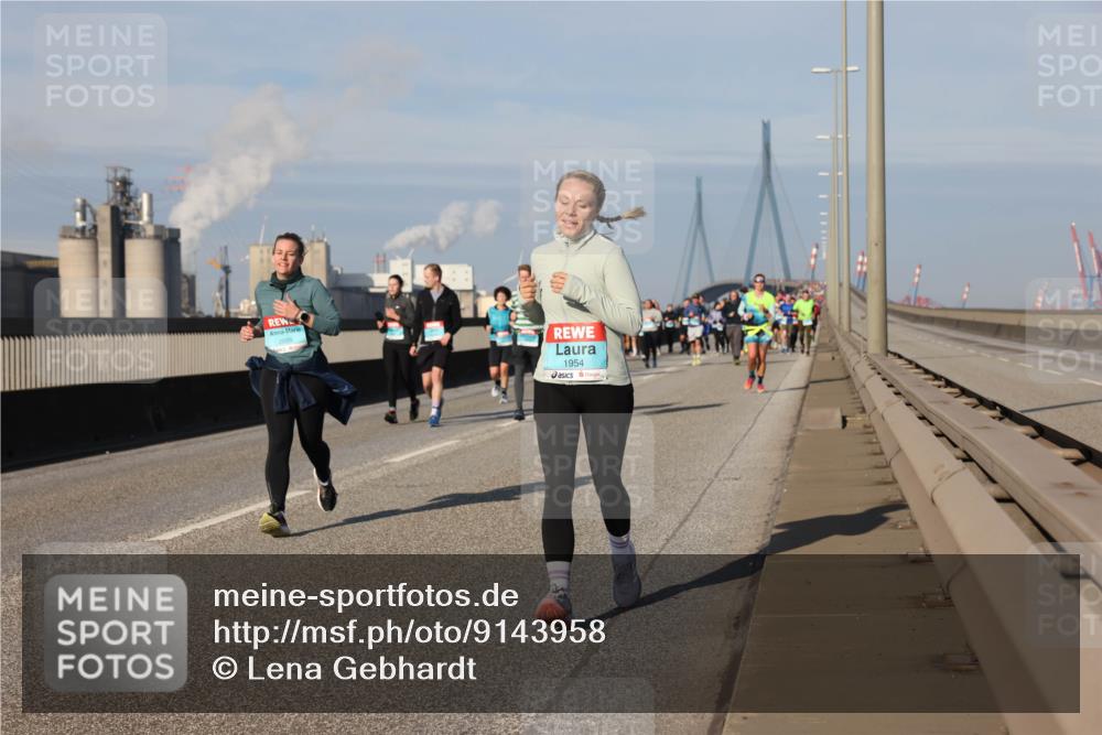 03.10.2025 - Köhlbrandbrückenlauf Lena Gebhardt http://msf.ph/oto/9143958 03.10.2025 10:01:44 Position 2 2099, 1954 meine-sportfotos.de