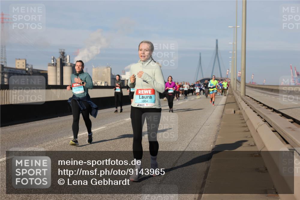 03.10.2025 - Köhlbrandbrückenlauf Lena Gebhardt http://msf.ph/oto/9143965 03.10.2025 10:01:45 Position 2 2099, 1954 meine-sportfotos.de