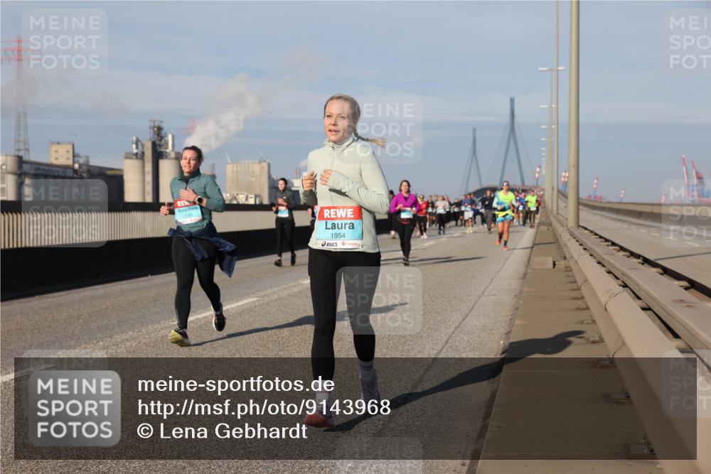 03.10.2025 - Köhlbrandbrückenlauf Lena Gebhardt http://msf.ph/oto/9143968 03.10.2025 10:01:45 Position 2 1954 meine-sportfotos.de