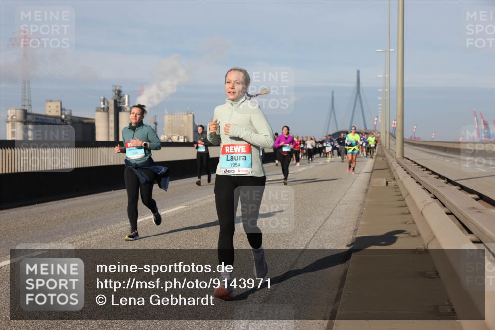 03.10.2025 - Köhlbrandbrückenlauf Lena Gebhardt http://msf.ph/oto/9143971 03.10.2025 10:01:45 Position 2 1954 meine-sportfotos.de