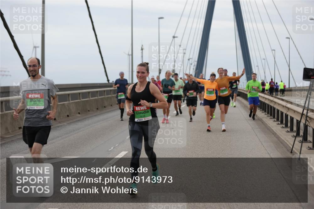 03.10.2025 - Köhlbrandbrückenlauf Jannik Wohlers http://msf.ph/oto/9143973 03.10.2025 15:45:19 Position 1 9572, 7616 meine-sportfotos.de