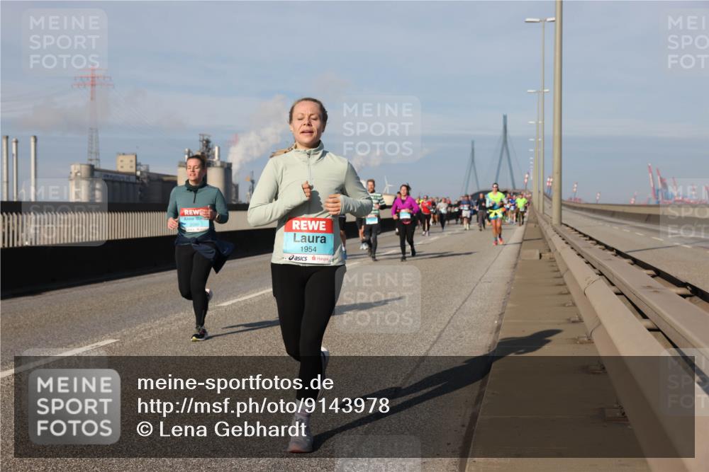 03.10.2025 - Köhlbrandbrückenlauf Lena Gebhardt http://msf.ph/oto/9143978 03.10.2025 10:01:45 Position 2 2099, 1954 meine-sportfotos.de