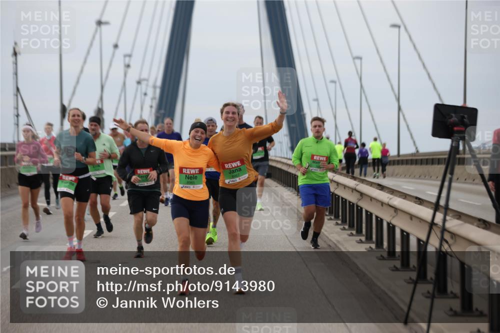 03.10.2025 - Köhlbrandbrückenlauf Jannik Wohlers http://msf.ph/oto/9143980 03.10.2025 15:45:20 Position 1 8965, 49, 8967 meine-sportfotos.de
