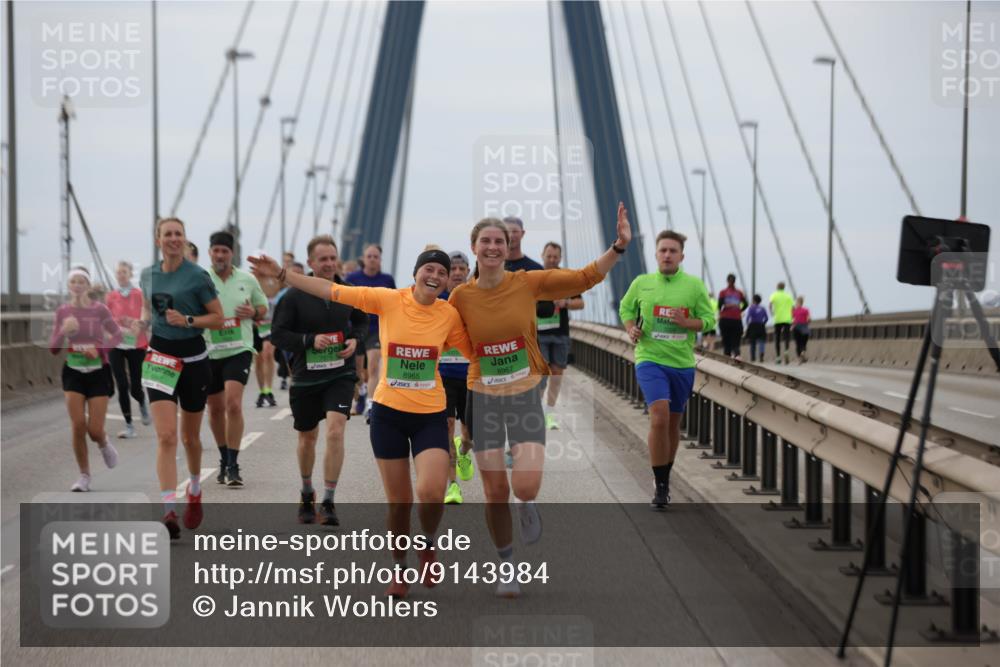 03.10.2025 - Köhlbrandbrückenlauf Jannik Wohlers http://msf.ph/oto/9143984 03.10.2025 15:45:20 Position 1 8965, 9323, 8967 meine-sportfotos.de
