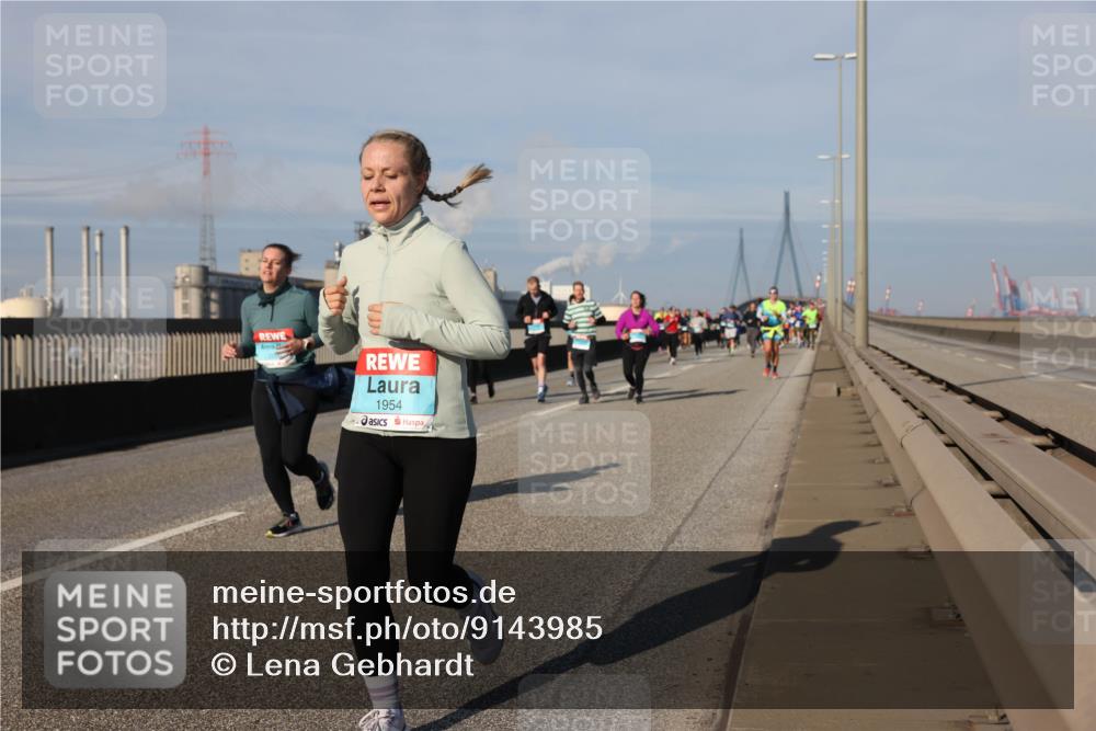 03.10.2025 - Köhlbrandbrückenlauf Lena Gebhardt http://msf.ph/oto/9143985 03.10.2025 10:01:46 Position 2 1954 meine-sportfotos.de