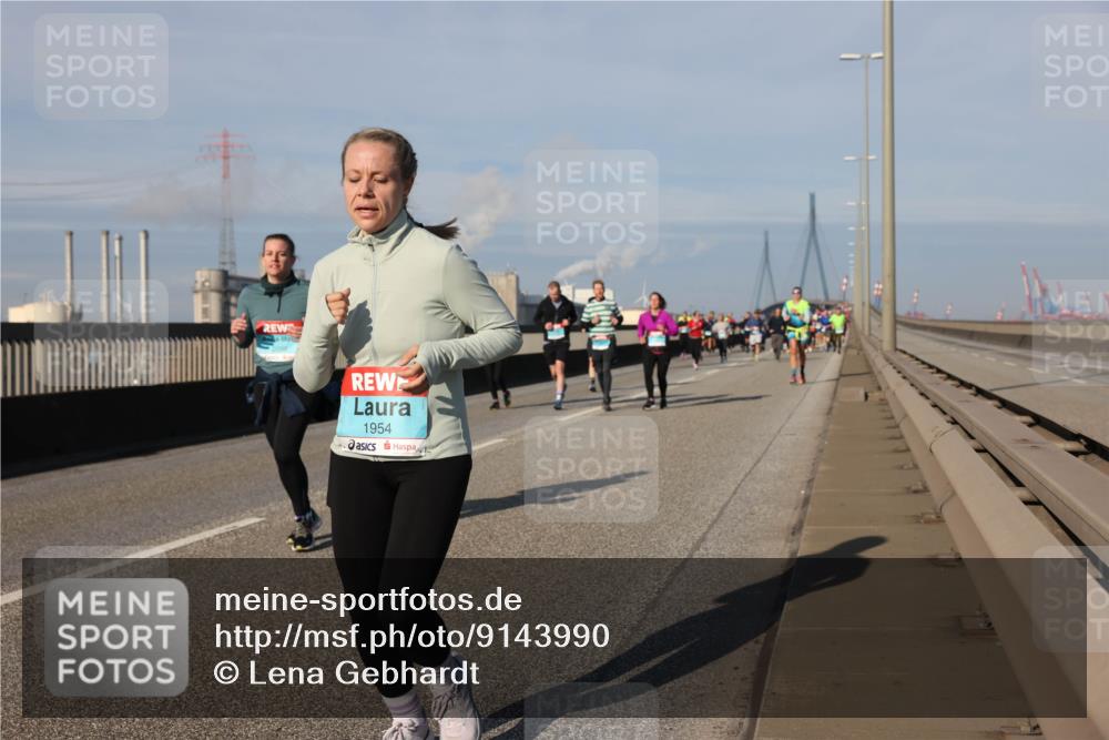 03.10.2025 - Köhlbrandbrückenlauf Lena Gebhardt http://msf.ph/oto/9143990 03.10.2025 10:01:46 Position 2 1954 meine-sportfotos.de