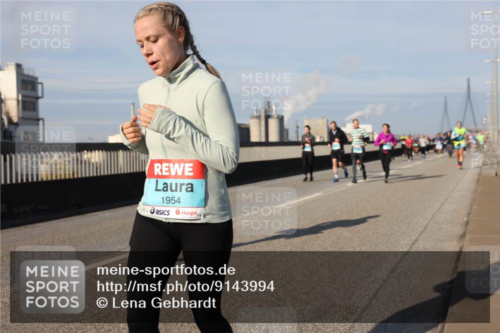 03.10.2025 - Köhlbrandbrückenlauf Lena Gebhardt http://msf.ph/oto/9143994 03.10.2025 10:01:46 Position 2 1954 meine-sportfotos.de