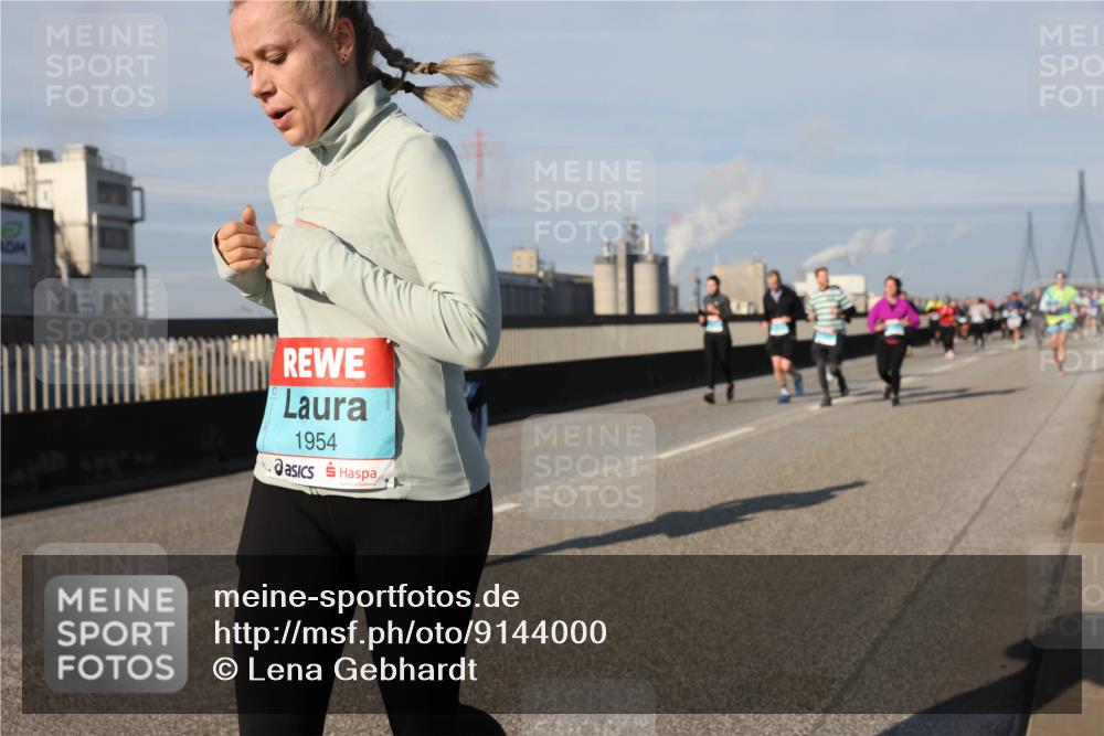 03.10.2025 - Köhlbrandbrückenlauf Lena Gebhardt http://msf.ph/oto/9144000 03.10.2025 10:01:46 Position 2 1954 meine-sportfotos.de