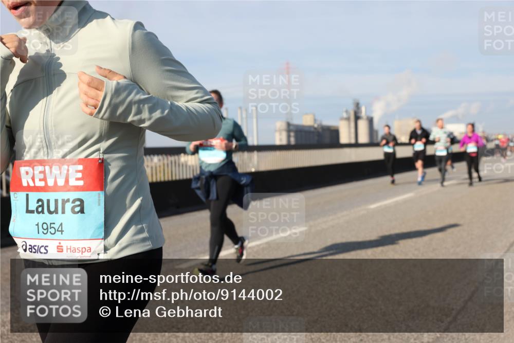 03.10.2025 - Köhlbrandbrückenlauf Lena Gebhardt http://msf.ph/oto/9144002 03.10.2025 10:01:47 Position 2 1954 meine-sportfotos.de