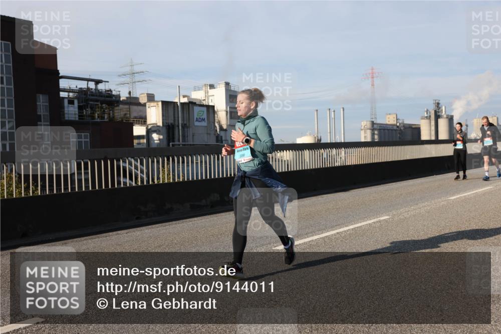 03.10.2025 - Köhlbrandbrückenlauf Lena Gebhardt http://msf.ph/oto/9144011 03.10.2025 10:01:47 Position 2 2099 meine-sportfotos.de