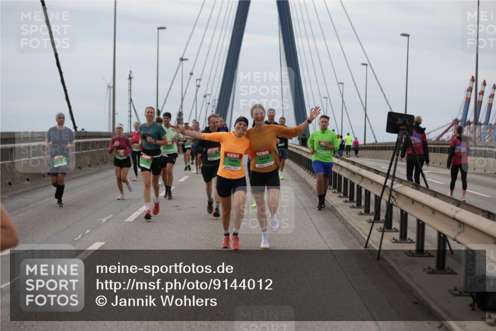03.10.2025 - Köhlbrandbrückenlauf Jannik Wohlers http://msf.ph/oto/9144012 03.10.2025 15:45:21 Position 1 202, 12025 meine-sportfotos.de