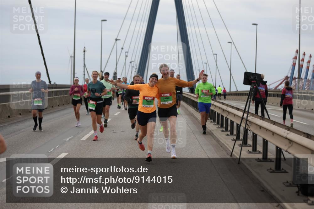 03.10.2025 - Köhlbrandbrückenlauf Jannik Wohlers http://msf.ph/oto/9144015 03.10.2025 15:45:21 Position 1 8967, 112025, 2025 meine-sportfotos.de