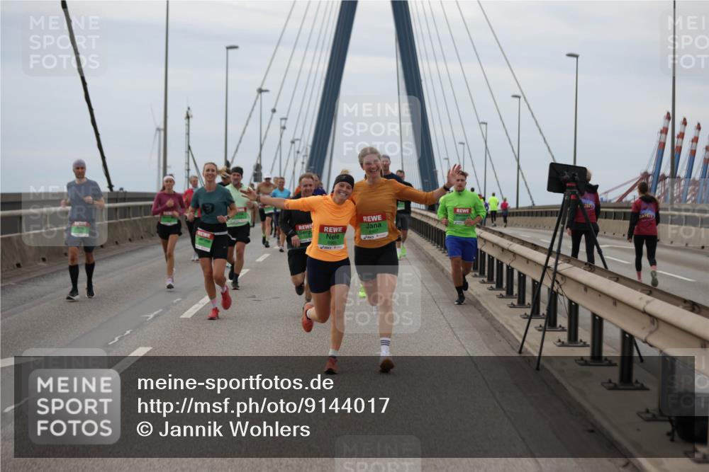 03.10.2025 - Köhlbrandbrückenlauf Jannik Wohlers http://msf.ph/oto/9144017 03.10.2025 15:45:21 Position 1 2025, 2025 meine-sportfotos.de