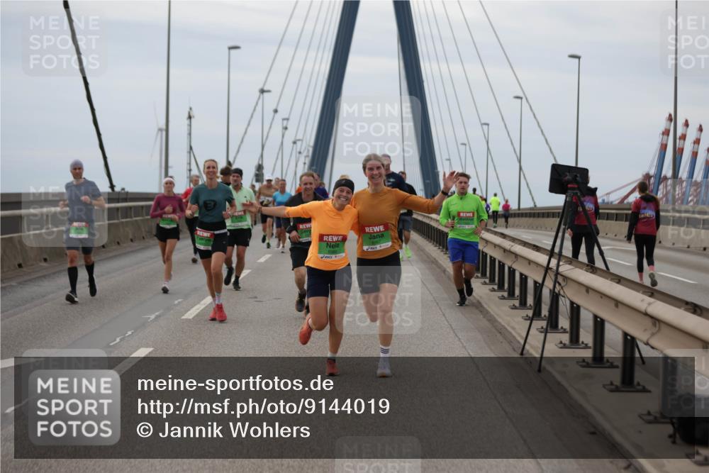 03.10.2025 - Köhlbrandbrückenlauf Jannik Wohlers http://msf.ph/oto/9144019 03.10.2025 15:45:21 Position 1 125, 2025 meine-sportfotos.de