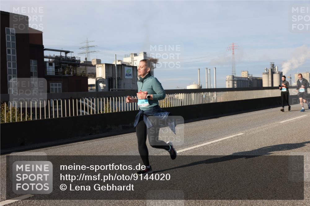 03.10.2025 - Köhlbrandbrückenlauf Lena Gebhardt http://msf.ph/oto/9144020 03.10.2025 10:01:47 Position 2 2099 meine-sportfotos.de