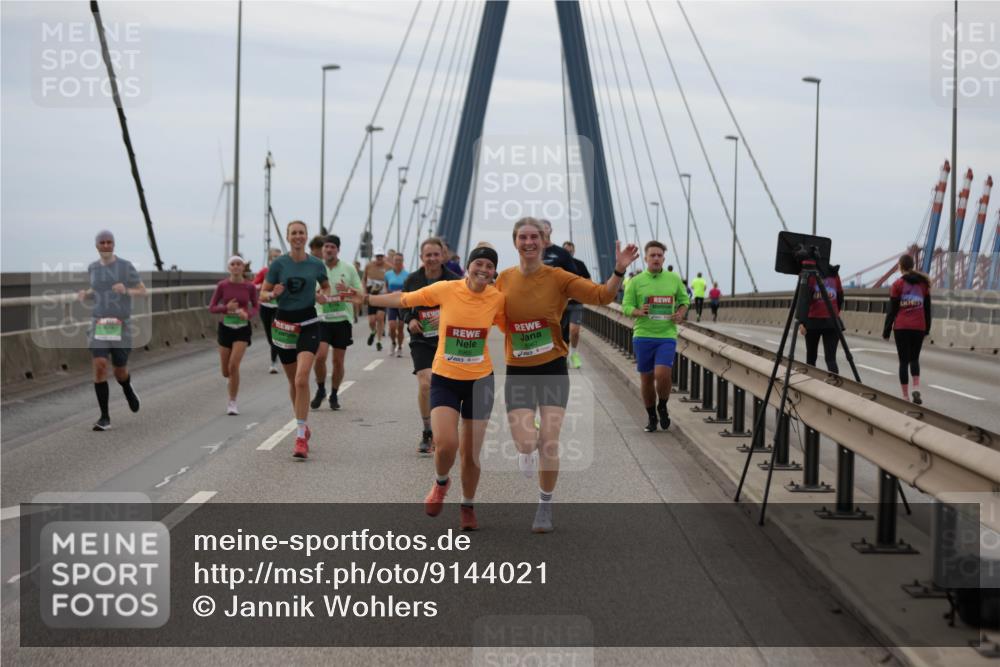 03.10.2025 - Köhlbrandbrückenlauf Jannik Wohlers http://msf.ph/oto/9144021 03.10.2025 15:45:21 Position 1 2025 meine-sportfotos.de