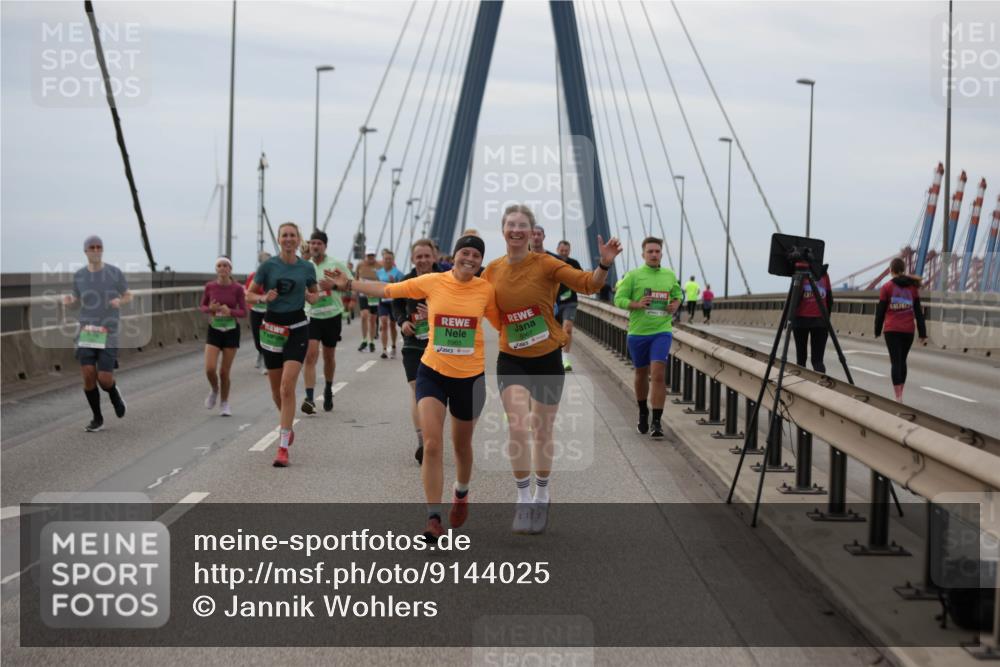 03.10.2025 - Köhlbrandbrückenlauf Jannik Wohlers http://msf.ph/oto/9144025 03.10.2025 15:45:21 Position 1 8965, 1812027 meine-sportfotos.de