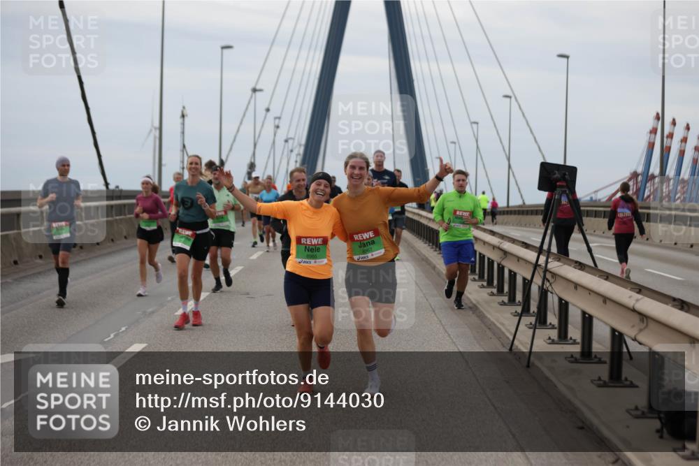 03.10.2025 - Köhlbrandbrückenlauf Jannik Wohlers http://msf.ph/oto/9144030 03.10.2025 15:45:21 Position 1 8965, 8967 meine-sportfotos.de