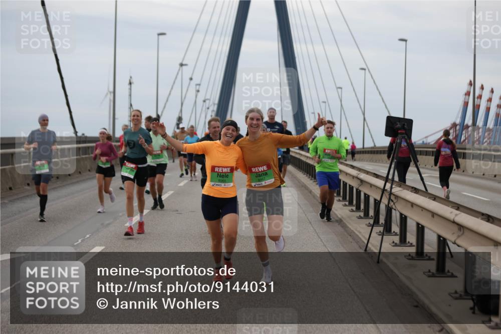03.10.2025 - Köhlbrandbrückenlauf Jannik Wohlers http://msf.ph/oto/9144031 03.10.2025 15:45:21 Position 1 8965, 8967, 812023 meine-sportfotos.de