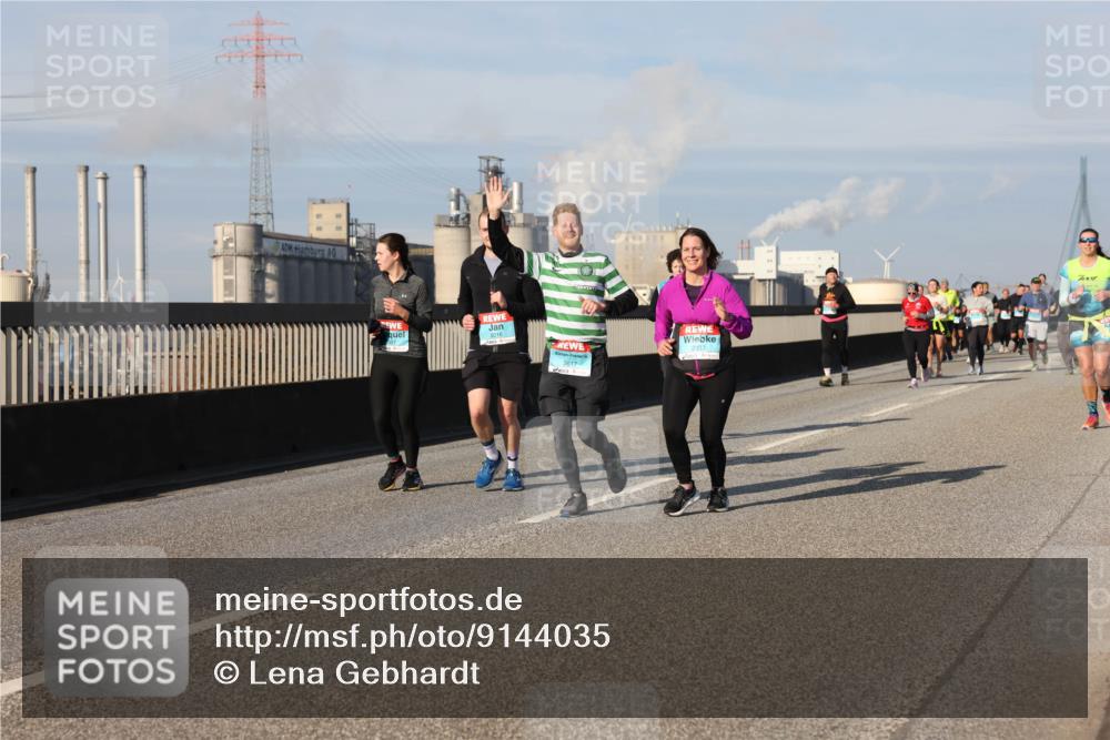 03.10.2025 - Köhlbrandbrückenlauf Lena Gebhardt http://msf.ph/oto/9144035 03.10.2025 10:01:48 Position 2 2033, 3617 meine-sportfotos.de