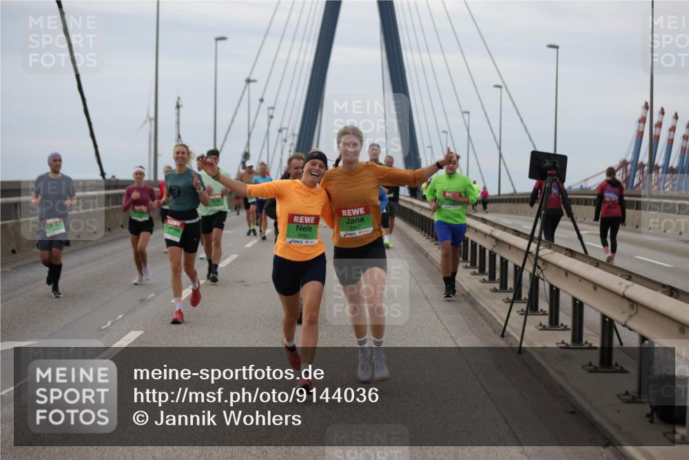 03.10.2025 - Köhlbrandbrückenlauf Jannik Wohlers http://msf.ph/oto/9144036 03.10.2025 15:45:21 Position 1 8965, 8967 meine-sportfotos.de