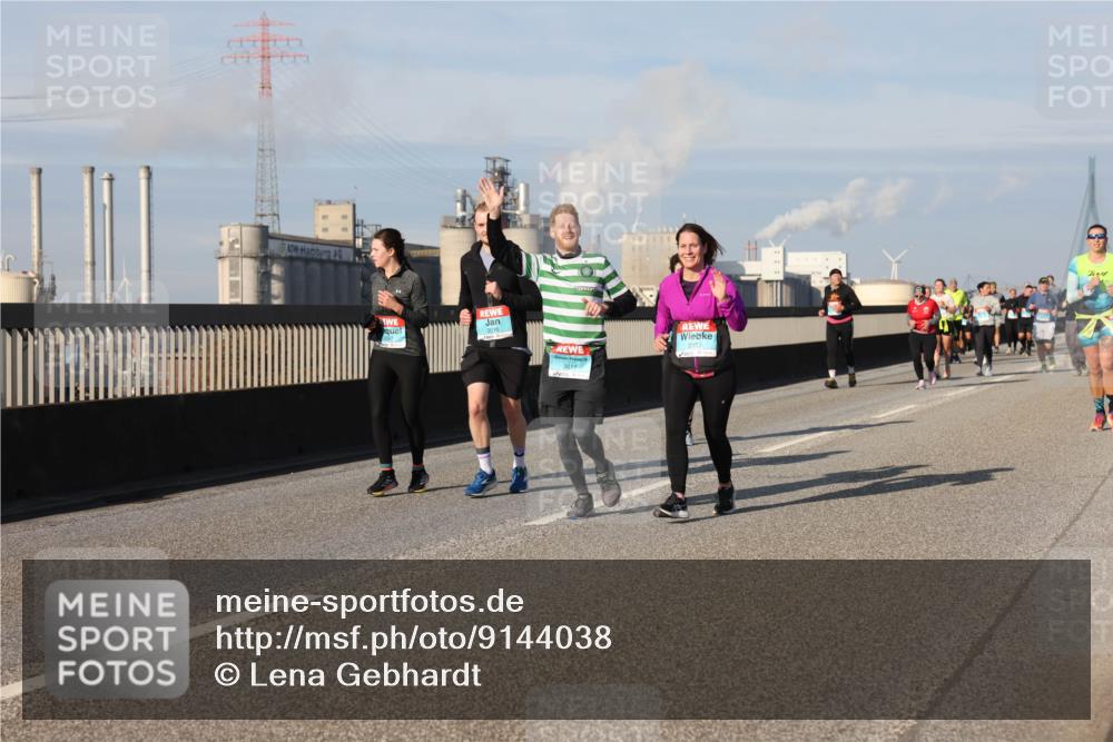 03.10.2025 - Köhlbrandbrückenlauf Lena Gebhardt http://msf.ph/oto/9144038 03.10.2025 10:01:48 Position 2 2033 meine-sportfotos.de