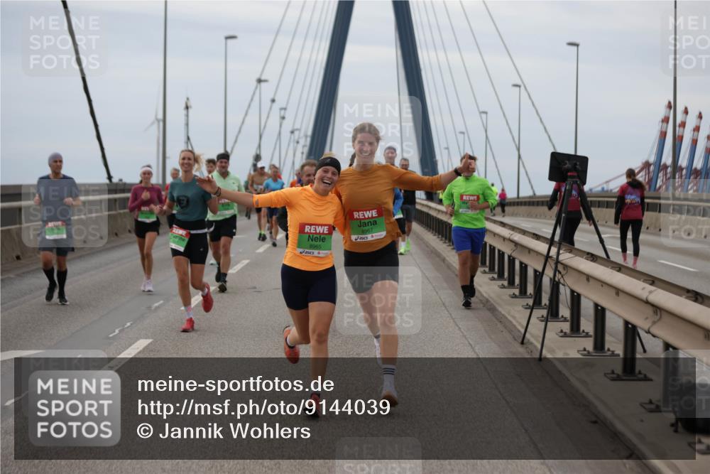 03.10.2025 - Köhlbrandbrückenlauf Jannik Wohlers http://msf.ph/oto/9144039 03.10.2025 15:45:21 Position 1 8965, 8967 meine-sportfotos.de