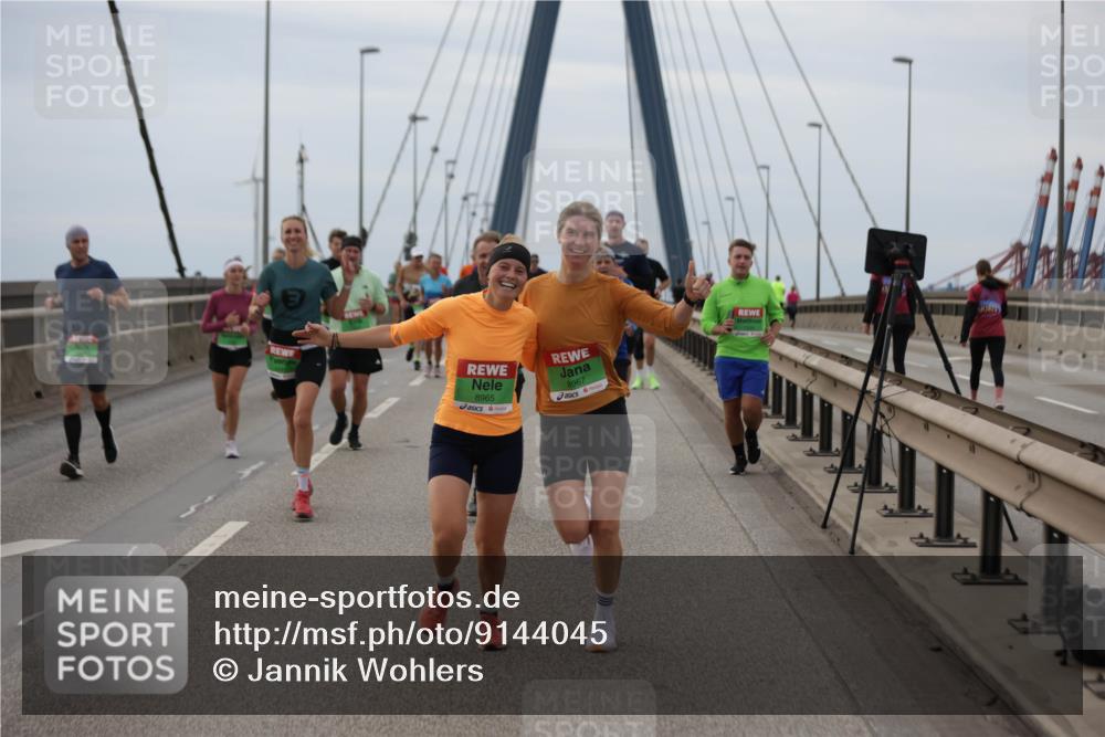 03.10.2025 - Köhlbrandbrückenlauf Jannik Wohlers http://msf.ph/oto/9144045 03.10.2025 15:45:22 Position 1 8965, 8967 meine-sportfotos.de