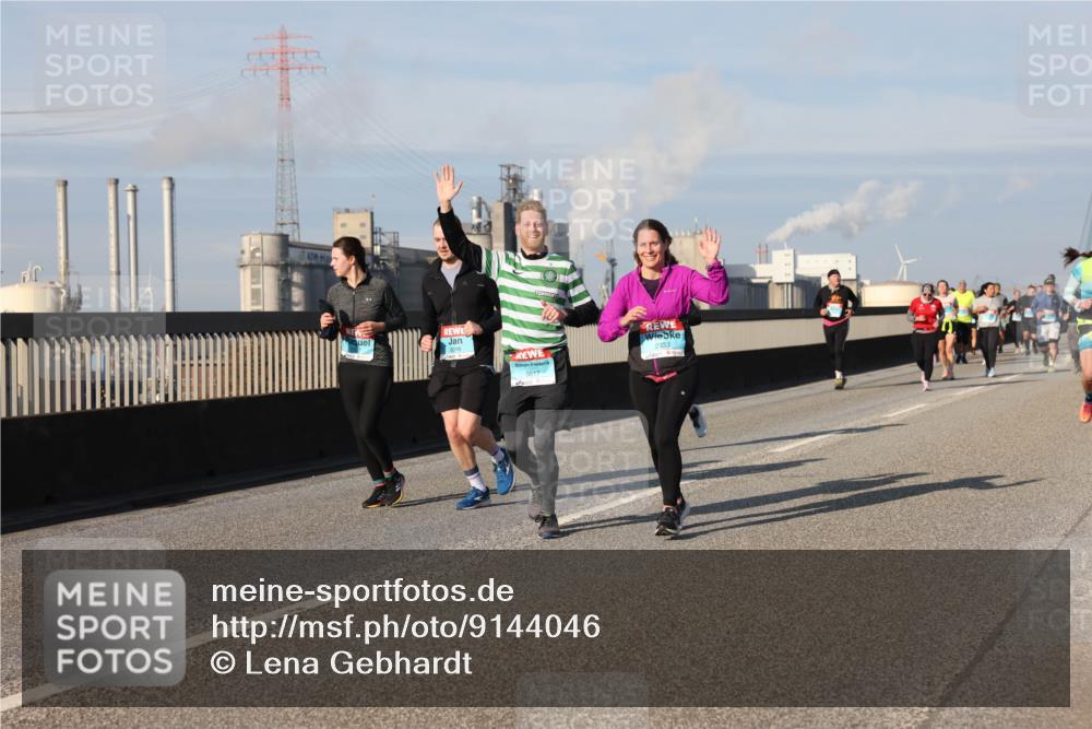 03.10.2025 - Köhlbrandbrückenlauf Lena Gebhardt http://msf.ph/oto/9144046 03.10.2025 10:01:49 Position 2 2033 meine-sportfotos.de