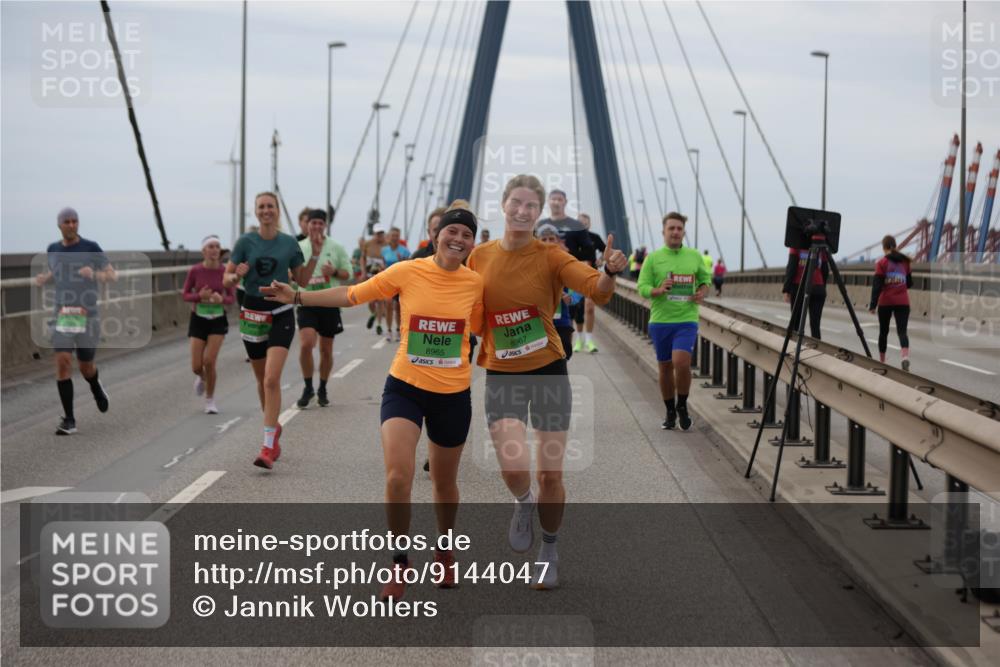 03.10.2025 - Köhlbrandbrückenlauf Jannik Wohlers http://msf.ph/oto/9144047 03.10.2025 15:45:22 Position 1 8965, 8967 meine-sportfotos.de