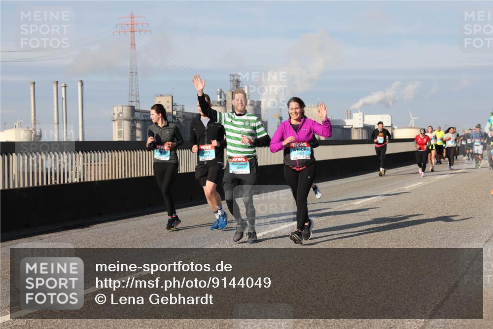 03.10.2025 - Köhlbrandbrückenlauf Lena Gebhardt http://msf.ph/oto/9144049 03.10.2025 10:01:49 Position 2 2033, 3617 meine-sportfotos.de