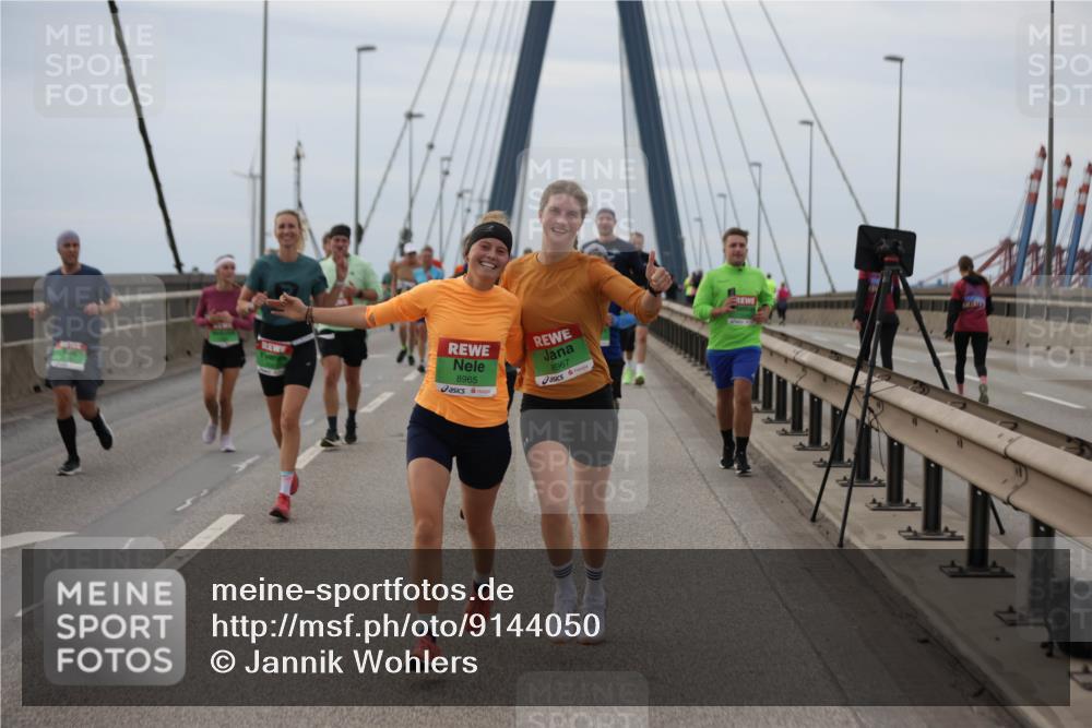 03.10.2025 - Köhlbrandbrückenlauf Jannik Wohlers http://msf.ph/oto/9144050 03.10.2025 15:45:22 Position 1 8965, 8967 meine-sportfotos.de