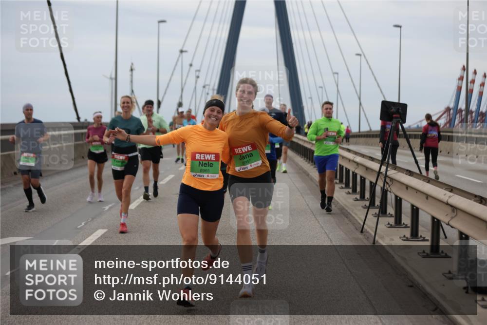 03.10.2025 - Köhlbrandbrückenlauf Jannik Wohlers http://msf.ph/oto/9144051 03.10.2025 15:45:22 Position 1 8965, 8967 meine-sportfotos.de