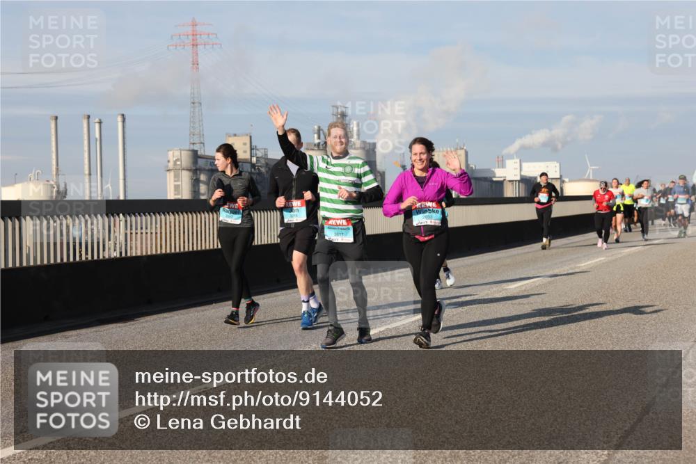03.10.2025 - Köhlbrandbrückenlauf Lena Gebhardt http://msf.ph/oto/9144052 03.10.2025 10:01:49 Position 2 2016, 3617, 2033 meine-sportfotos.de
