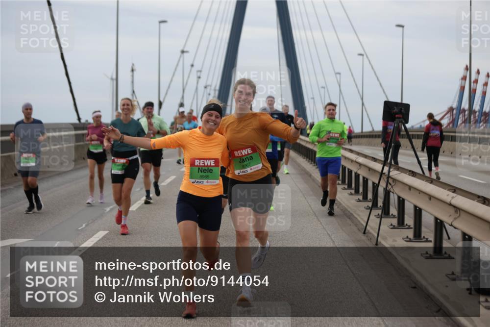 03.10.2025 - Köhlbrandbrückenlauf Jannik Wohlers http://msf.ph/oto/9144054 03.10.2025 15:45:22 Position 1 8965, 8967 meine-sportfotos.de