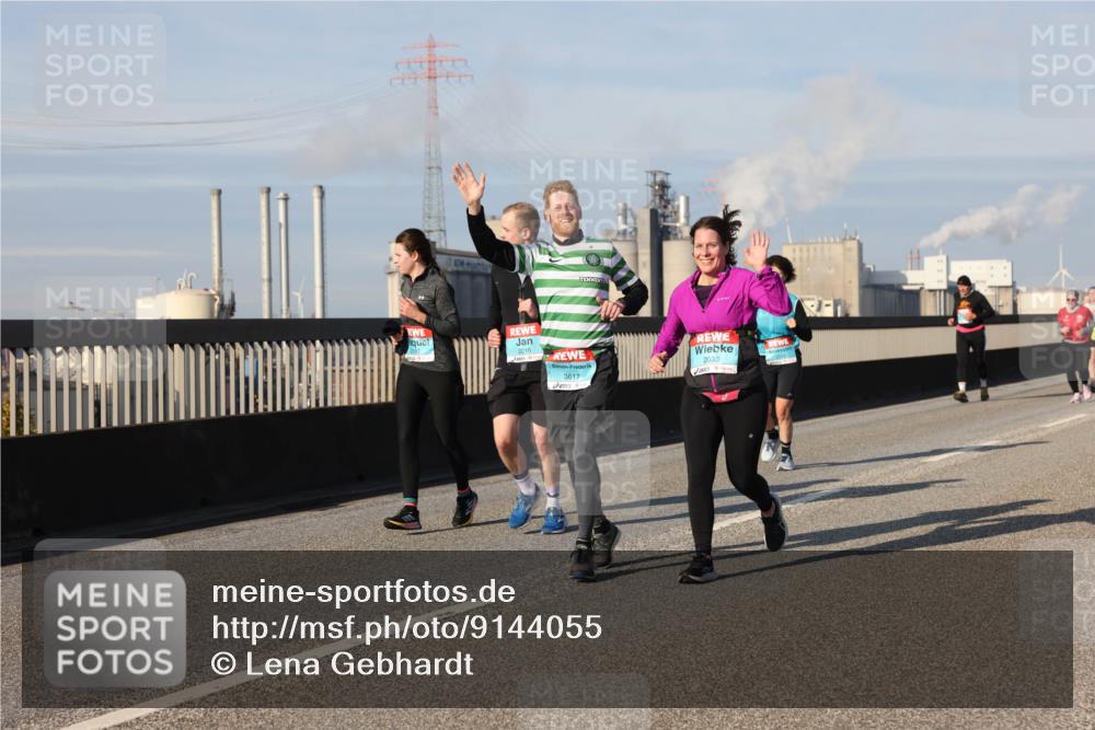 03.10.2025 - Köhlbrandbrückenlauf Lena Gebhardt http://msf.ph/oto/9144055 03.10.2025 10:01:49 Position 2 2016, 2033, 3617 meine-sportfotos.de