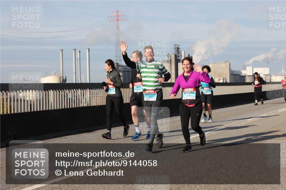 03.10.2025 - Köhlbrandbrückenlauf Lena Gebhardt http://msf.ph/oto/9144058 03.10.2025 10:01:49 Position 2 2016, 3617, 2033 meine-sportfotos.de