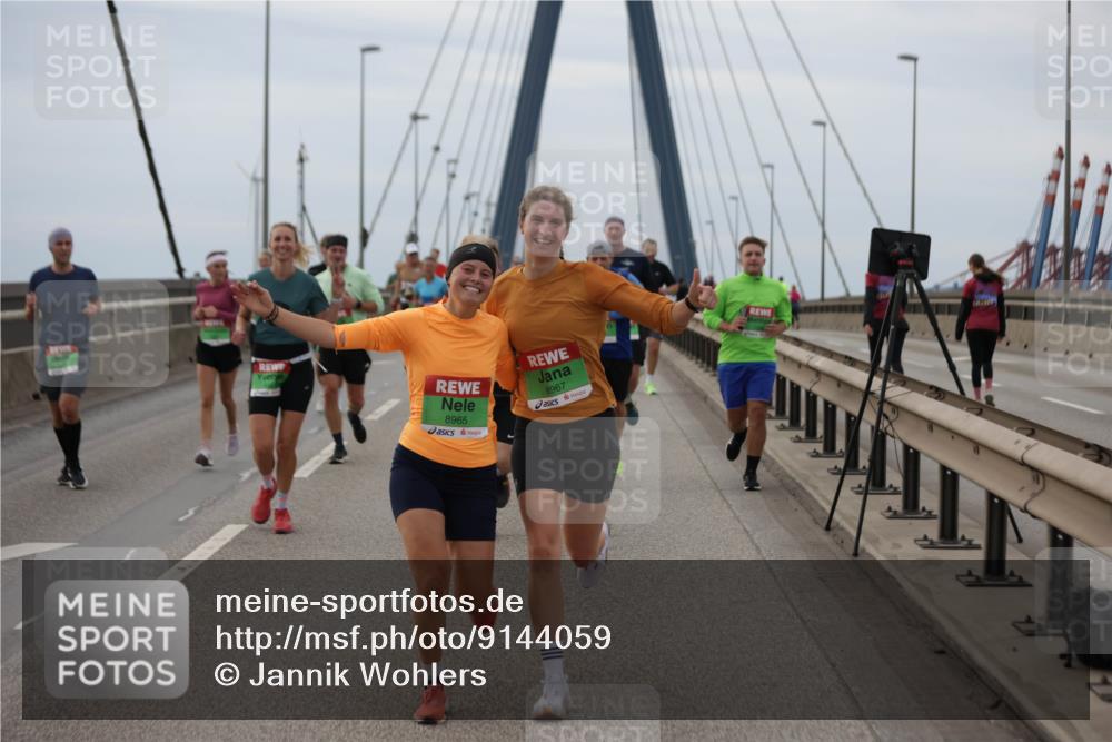03.10.2025 - Köhlbrandbrückenlauf Jannik Wohlers http://msf.ph/oto/9144059 03.10.2025 15:45:22 Position 1 8965, 8967 meine-sportfotos.de