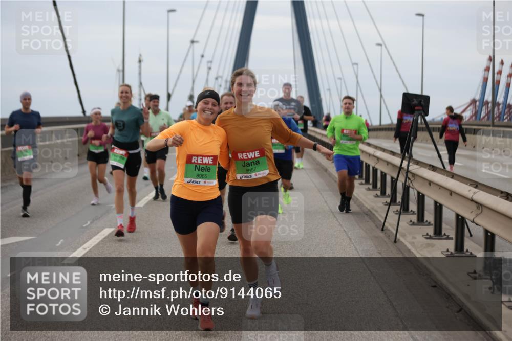 03.10.2025 - Köhlbrandbrückenlauf Jannik Wohlers http://msf.ph/oto/9144065 03.10.2025 15:45:22 Position 1 8965, 8967 meine-sportfotos.de