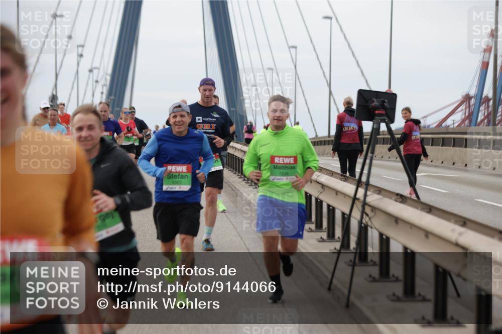 03.10.2025 - Köhlbrandbrückenlauf Jannik Wohlers http://msf.ph/oto/9144066 03.10.2025 15:45:23 Position 1 7226, 9323, 2025 meine-sportfotos.de